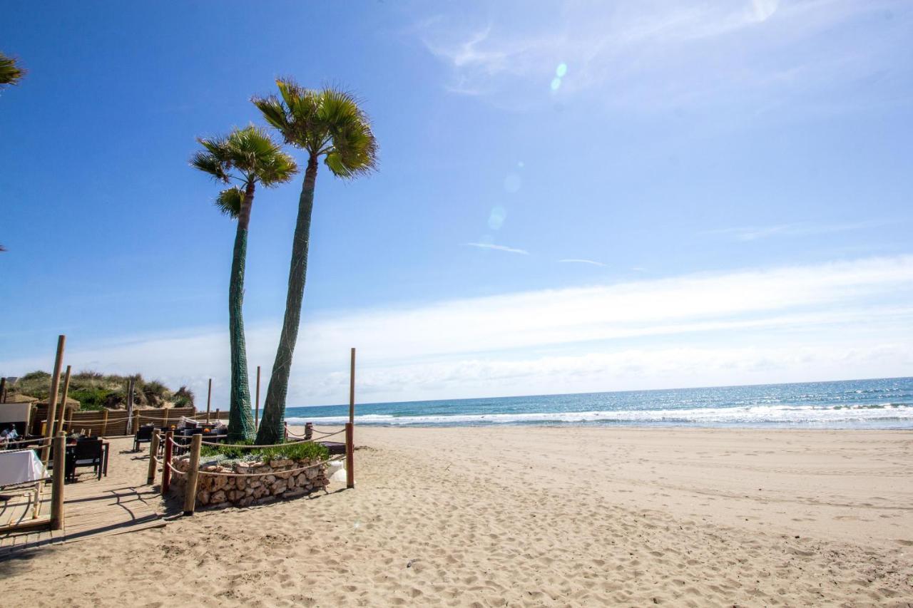 Perfectly Located Beachside Apartment In Elviria Marbella Bagian luar foto