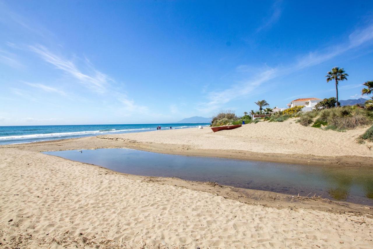 Perfectly Located Beachside Apartment In Elviria Marbella Bagian luar foto